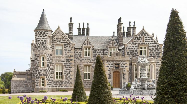 Trump MacLeod House & Lodge Exterior