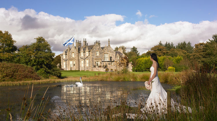Trump MacLeod House & Lodge Exterior