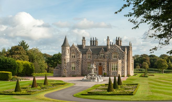 Trump MacLeod House & Lodge Exterior