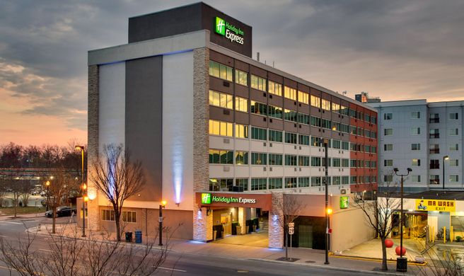 Holiday Inn Express Washington DC N Exterior