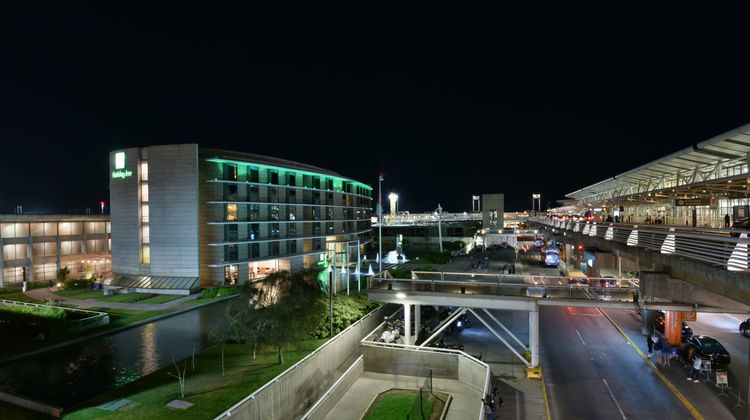 Holiday Inn Santiago Airport Exterior