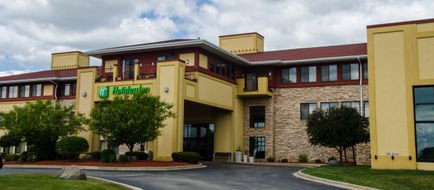 Holiday Inn Pewaukee Exterior