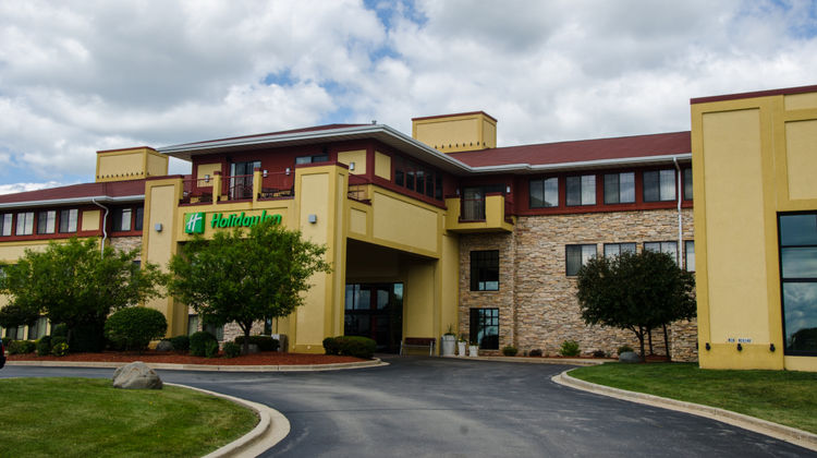 Holiday Inn Pewaukee Exterior