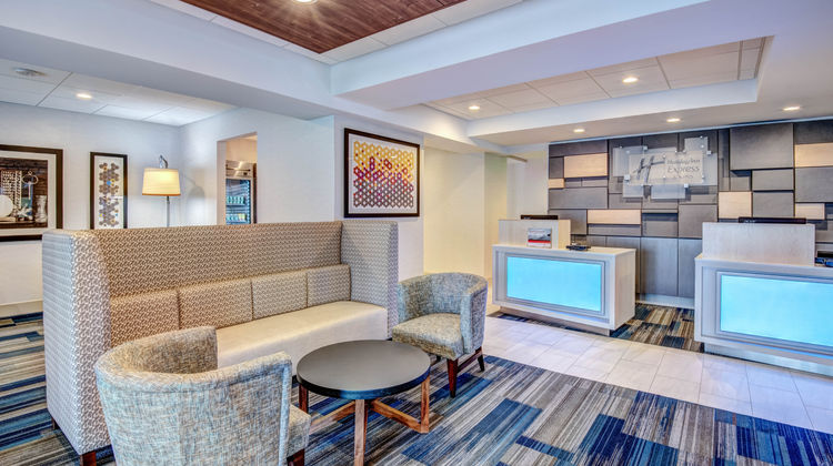 Holiday Inn Express & Suites Woodbridge Lobby