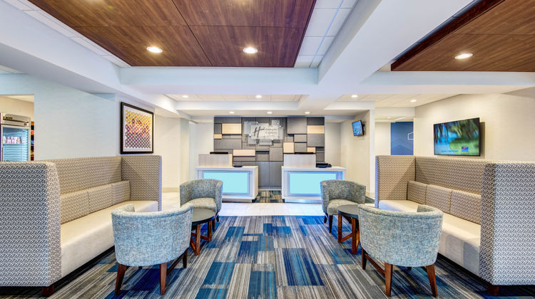 Holiday Inn Express & Suites Woodbridge Lobby