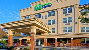 Holiday Inn Express & Suites Woodbridge