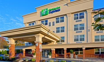 Holiday Inn Express & Suites Woodbridge