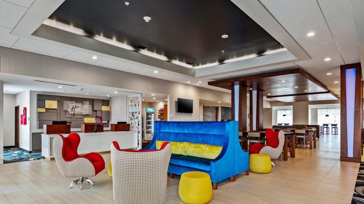 Holiday Inn Express & Suites LBV Area Lobby