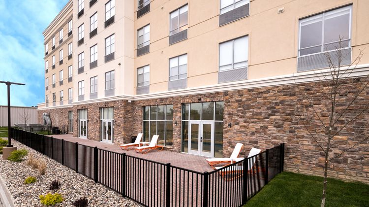 Holiday Inn & Suites Mount Pleasant Lobby