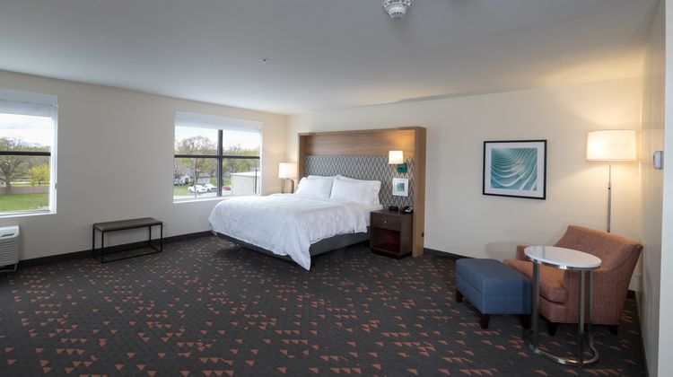 Holiday Inn & Suites Mount Pleasant Room