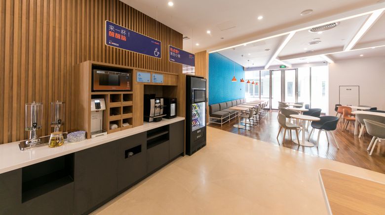 <b>Holiday Inn Express Shanghai Tangzhen Room</b>. Images powered by <a href="https://www.leonardoworldwide.com/" title="Leonardo Worldwide" target="_blank">Leonardo</a>.