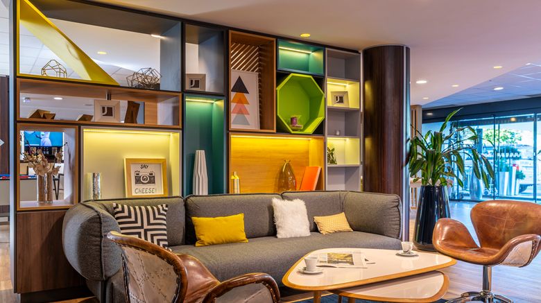 <b>Holiday Inn Toulouse Airport Lobby</b>. Images powered by <a href="https://www.leonardoworldwide.com/" title="Leonardo Worldwide" target="_blank">Leonardo</a>.