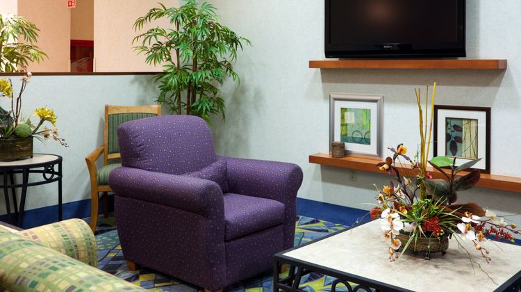 Holiday Inn Express Hotel & Suites Lobby