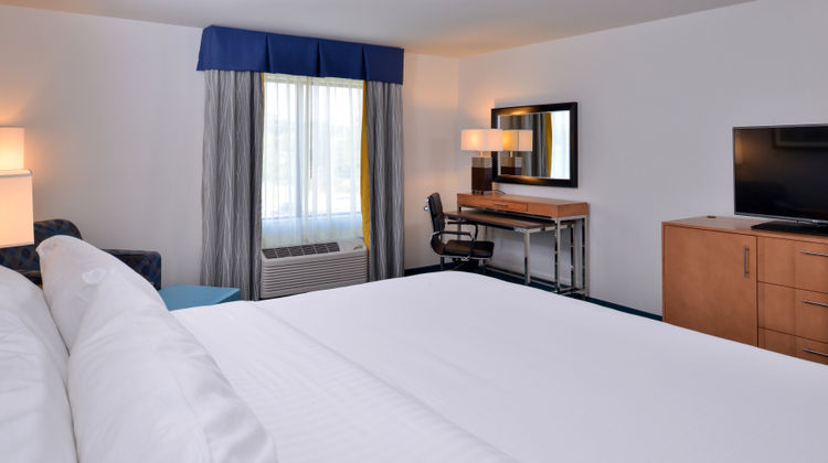 Holiday Inn Express West Ocean City Room