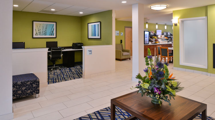 Holiday Inn Express West Ocean City Lobby