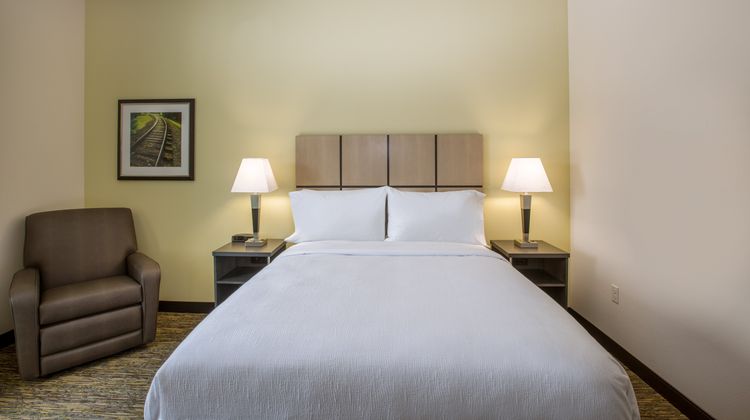 Candlewood Suites Omaha - Millard Area Room