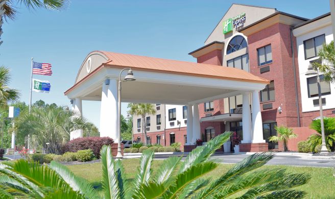 Holiday Inn Express Hotel & Suites Exterior