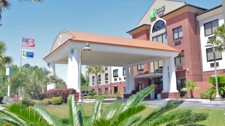 Holiday Inn Express Hotel & Suites Exterior
