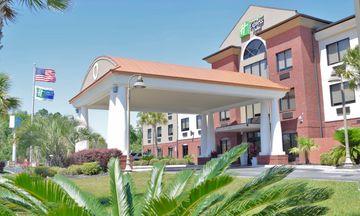 Holiday Inn Express Hotel & Suites