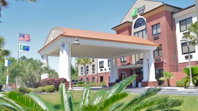 Holiday Inn Express Hotel & Suites
