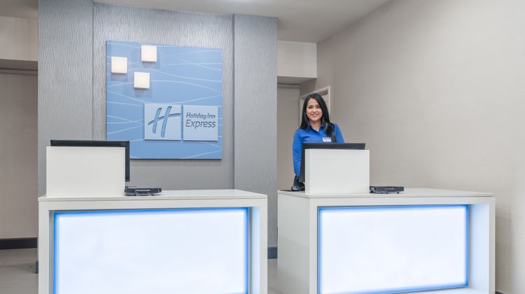 Holiday Inn Express Lobby