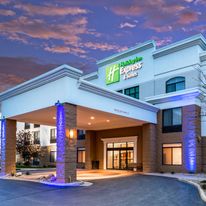 Holiday Inn Express & Suites Cedar Falls