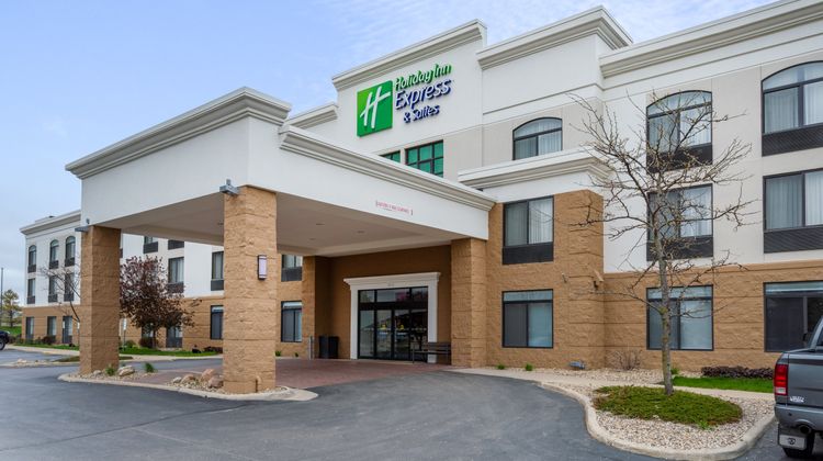Holiday Inn Express & Suites Cedar Falls Exterior