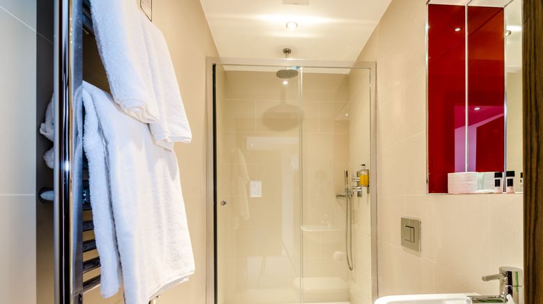 <b>Seraphine Kensington Olympia Hotel Room</b>. Images powered by <a href="https://www.leonardoworldwide.com/" title="Leonardo Worldwide" target="_blank">Leonardo</a>.