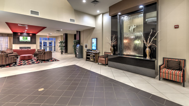 Holiday Inn North Quail Springs Lobby