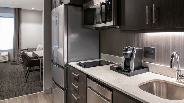 <b>Staybridge Suites Boston South-Quincy Room</b>. Images powered by <a href="https://www.leonardoworldwide.com/" title="Leonardo Worldwide" target="_blank">Leonardo</a>.