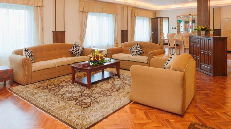 Holiday Inn Airport Suite