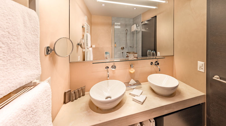 <b>Kurhotel Lenkerhof Room</b>. Images powered by <a href="https://www.leonardoworldwide.com/" title="Leonardo Worldwide" target="_blank">Leonardo</a>.