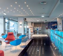 Holiday Inn Express Lisbon Alfragide Exterior