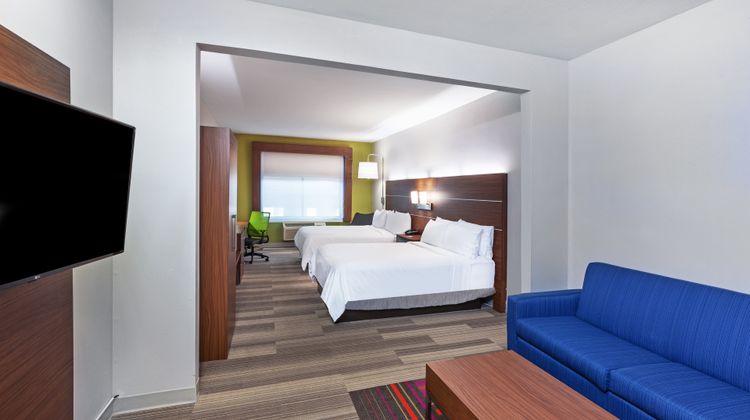 Holiday Inn Express Hotel & Suites Suite
