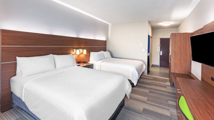 Holiday Inn Express Hotel & Suites Room