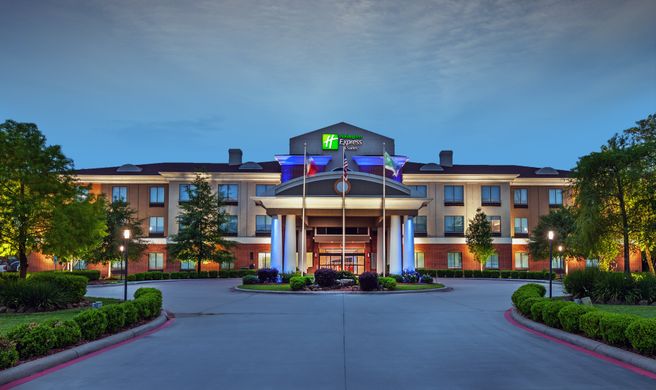 Holiday Inn Express Hotel & Suites Exterior