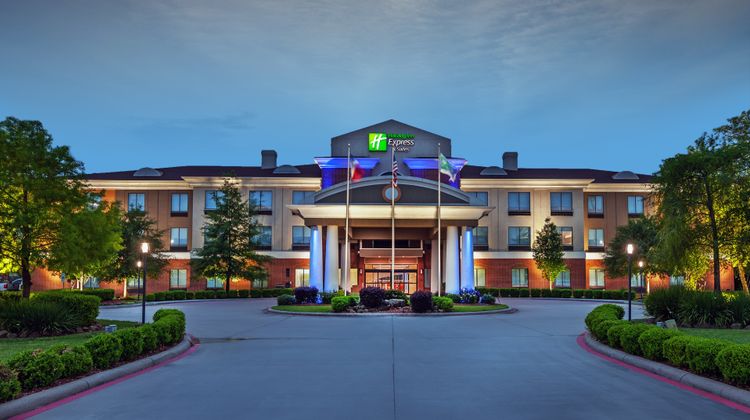 Holiday Inn Express Hotel & Suites Exterior