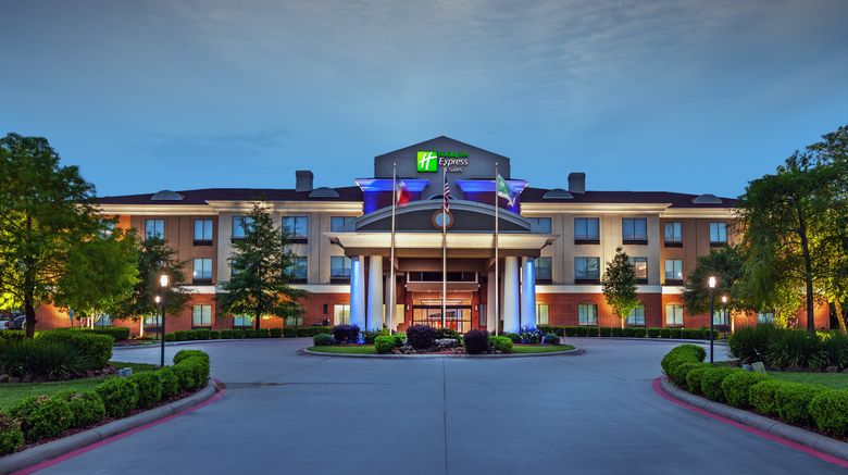 Holiday Inn Express Hotel  and  Suites Exterior. Images powered by <a href="https://www.leonardoworldwide.com" target="_blank" rel="noopener">Leonardo</a>.