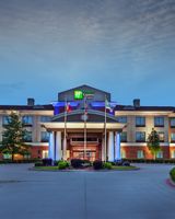 Holiday Inn Express Hotel & Suites