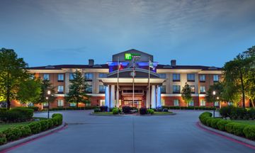 Holiday Inn Express Hotel & Suites