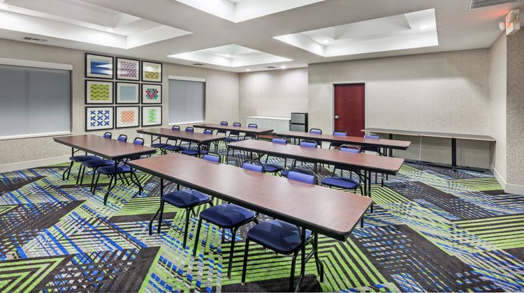 Holiday Inn Express Hotel & Suites Meeting