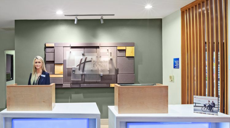 Holiday Inn Express Hotel & Suites Lobby