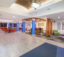 Holiday Inn Express Hotel & Suites Lobby