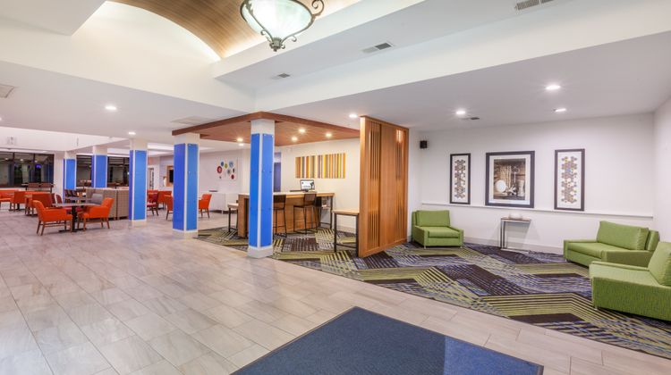 Holiday Inn Express Hotel & Suites Lobby