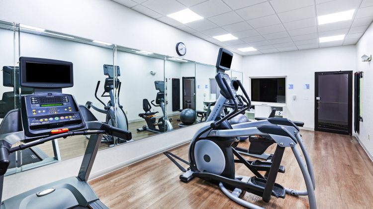 Holiday Inn Express Hotel & Suites Health Club