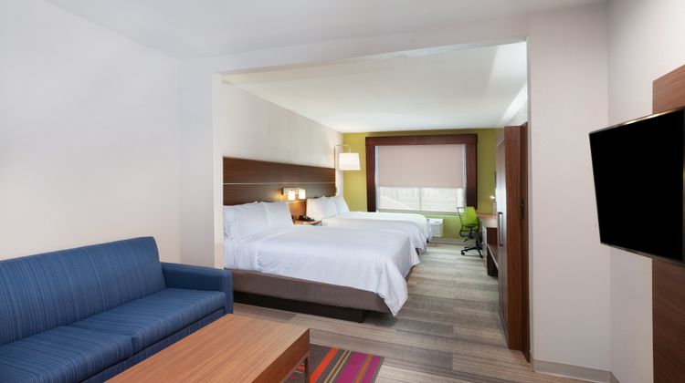 Holiday Inn Express Hotel & Suites Suite