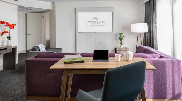 Crowne Plaza Perimeter at Ravinia Suite