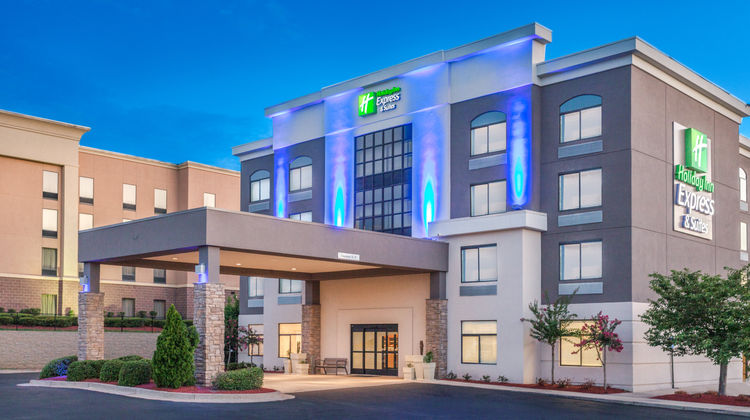 Holiday Inn Express & Suites Augusta W Exterior