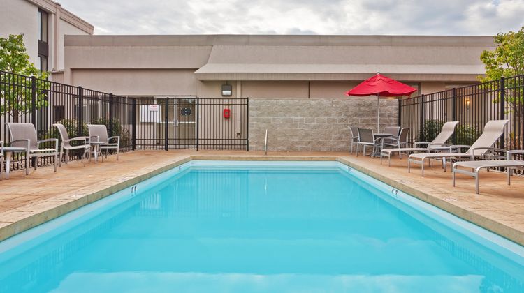 Holiday Inn Bloomington Pool