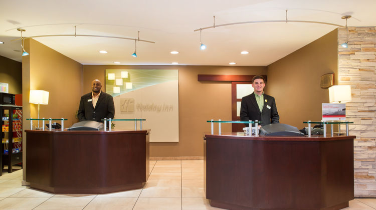 Holiday Inn Bloomington Lobby